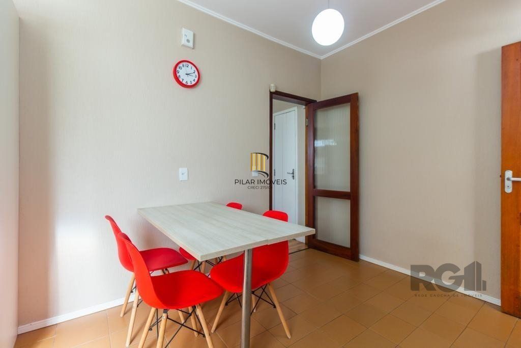 Casa de 380m², bairro Guarujá