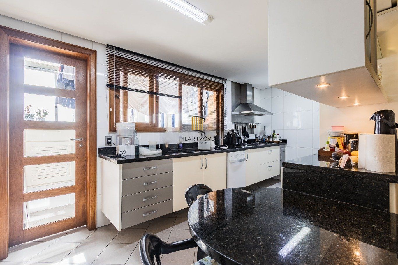 Apartamento com 3 quartos e 147m² à venda em Moinhos de Vento, Porto Alegre.