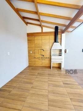 Excelente casa de 85m² com 2 dormitórios, piscina e 6 vagas.