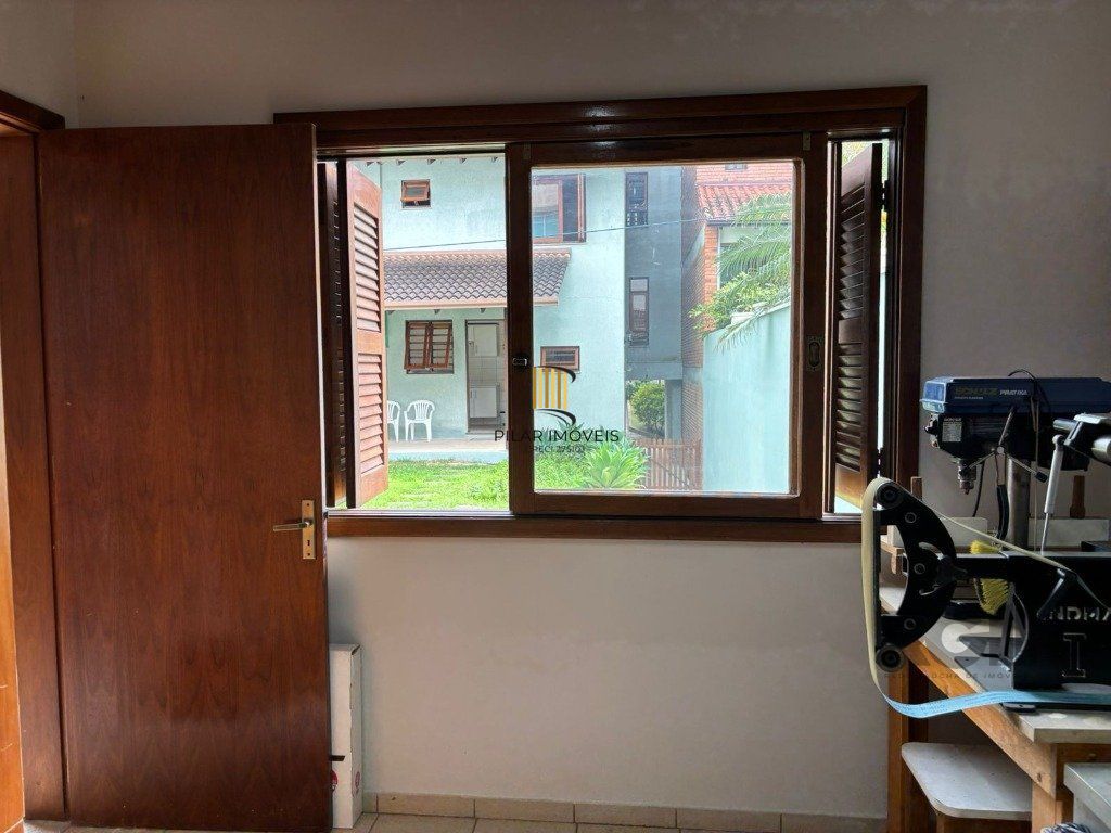 Casa 4 dormitórios no bairro Teresópolis