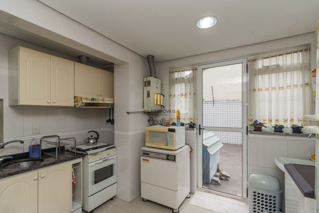 Apartamento de 3 dormitórios no bairro Jardim Itu Sabará - Porto Alegre