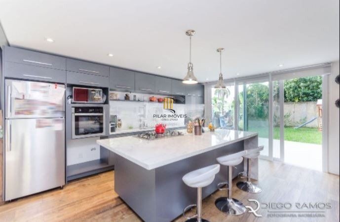 Casa para Venda - 315m², 3 dormitórios, sendo 1 suites, 2 vagas - Teresópolis