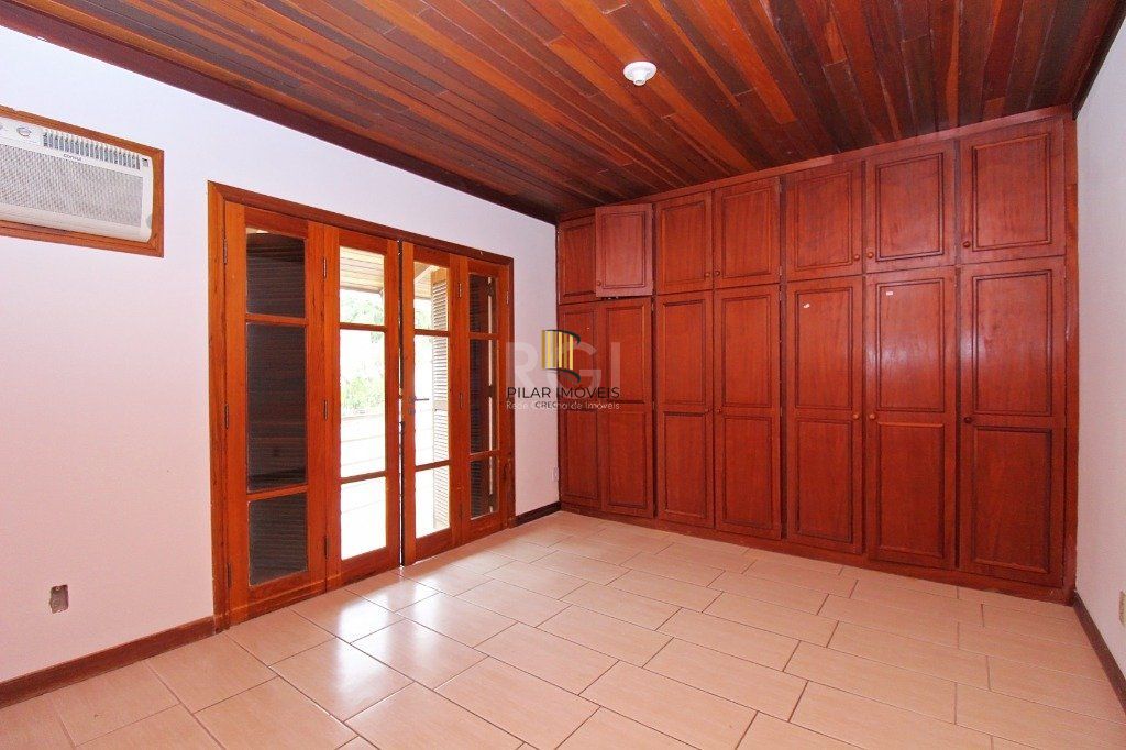 Casa para Venda - 840m², 7 dormitórios, sendo 3 suites, 8 vagas - Medianeira