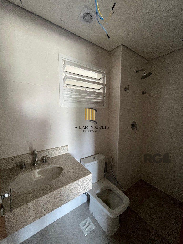 Apartamento NOVO de 104m² - 3 dormitórios, 1 suíte, churrasqueira e 2 vagas de garagem no bairro Petrópolis