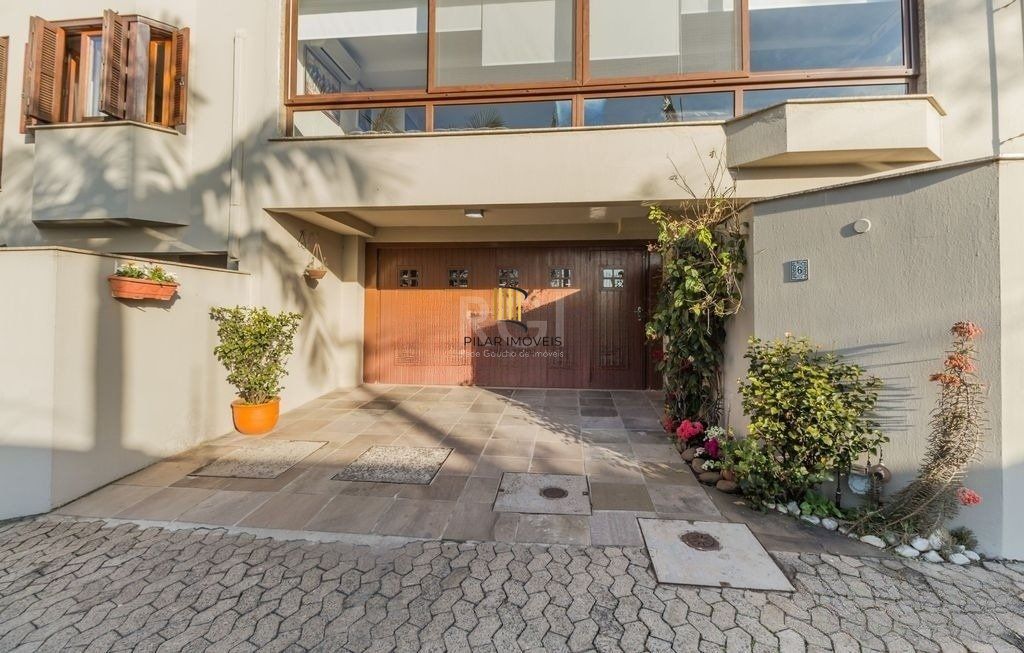 Excelente casa de 466m² com 03 suítes e 4 vagas de garagem.