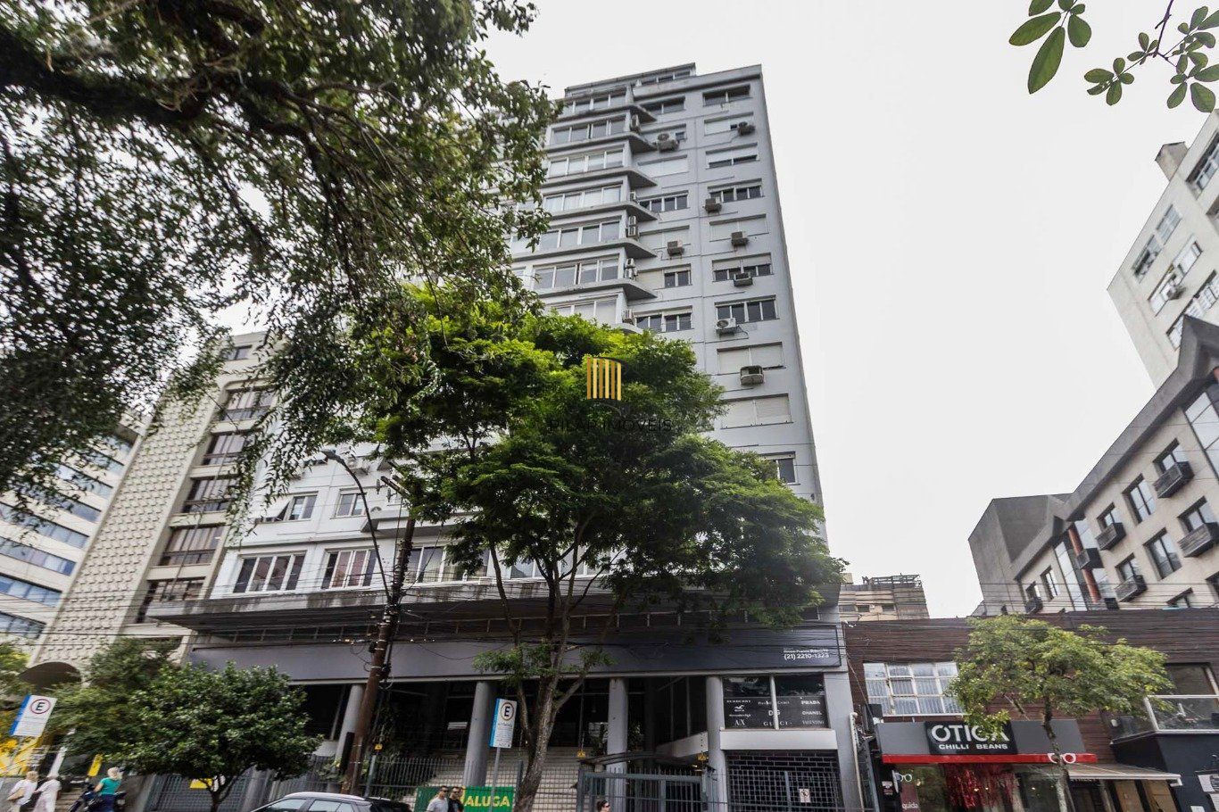 Apartamento com 3 quartos e 147m² à venda em Moinhos de Vento, Porto Alegre.