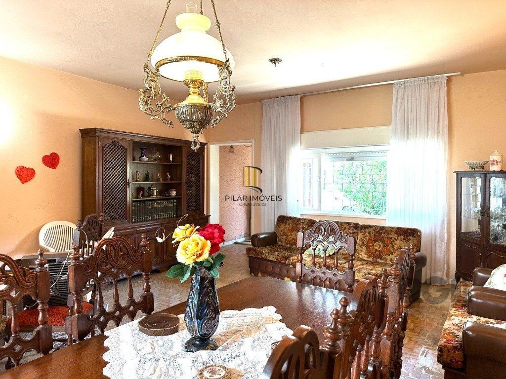 Casa 3 dormitórios no Bairro Glória, próxima a Prof. Oscar Pereira.