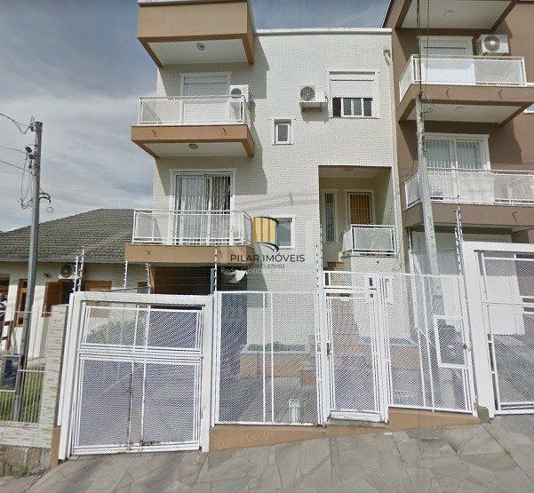 Casa com 03 dormitórios, 01 suíte, pátio com churrasqueira e 03 vagas de garagem no bairro Tristeza