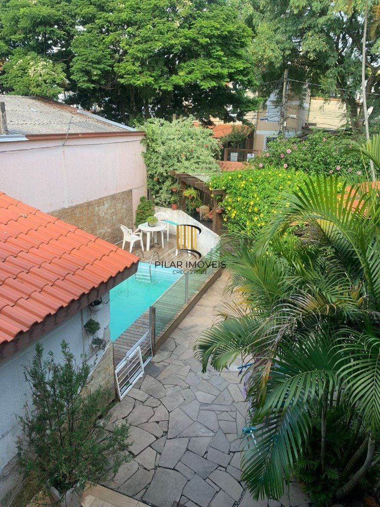 Casa 4 Dormitório(s) Bairro Nonoai