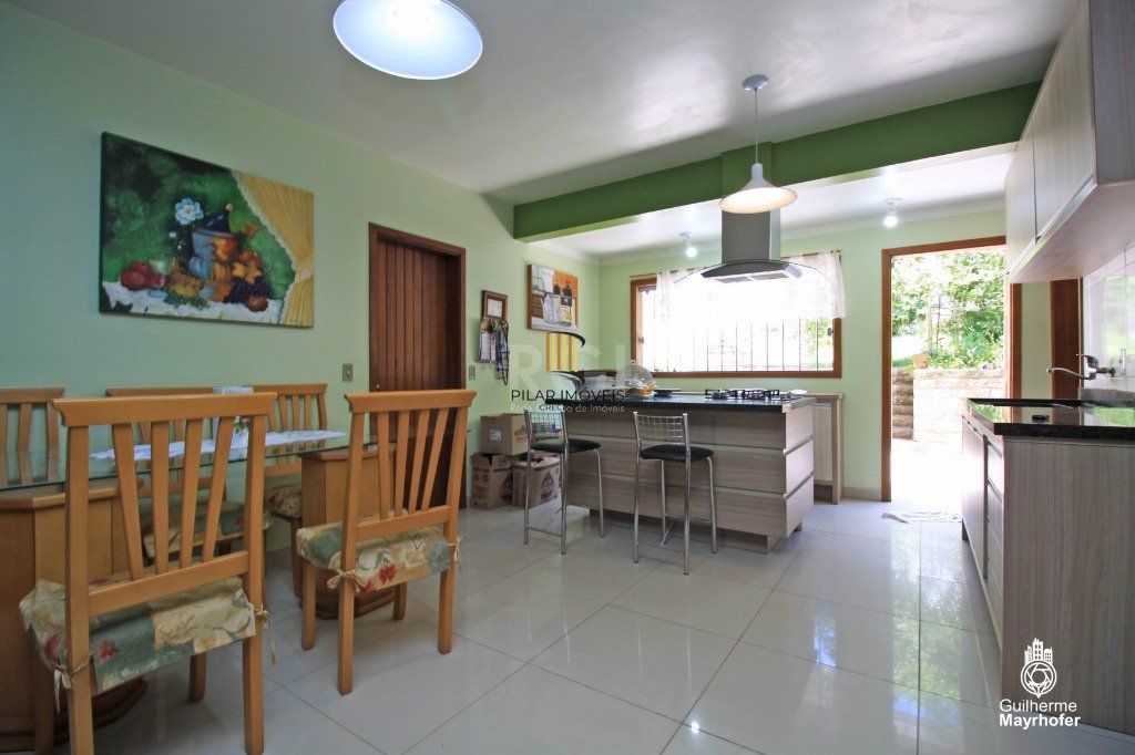 Casa para Venda - 240m², 4 dormitórios, sendo 3 suites, 6 vagas - Jardim Sabará