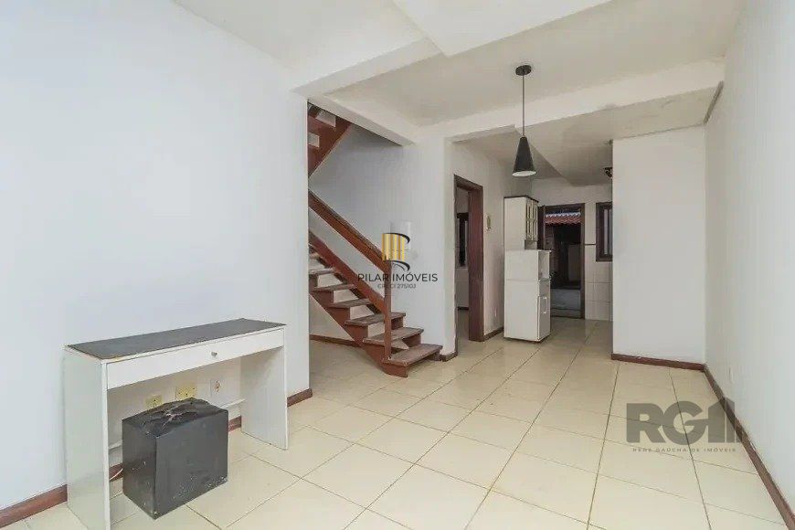 Casa 110m² - 3 dormitórios, 1 vaga no bairro Aberta dos Morros