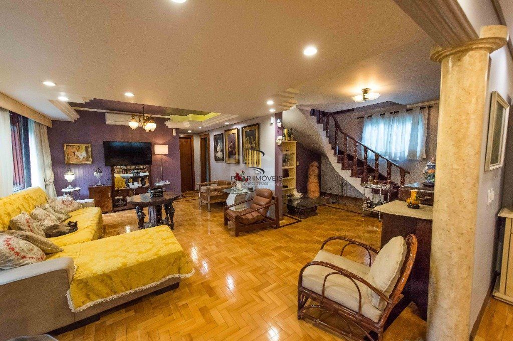 Casa para Venda - 317m², 5 dormitórios, sendo 1 suites, 2 vagas - Teresópolis