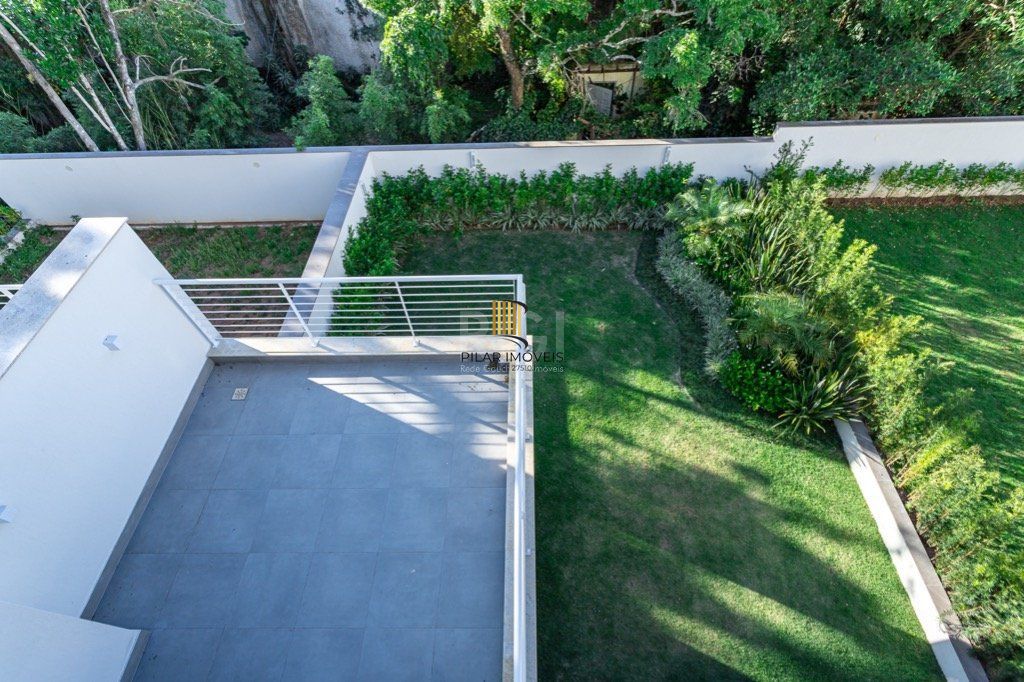 Casa Condominio para Venda - 450m², 3 dormitórios, sendo 3 suites, 3 vagas - Pedra Redonda