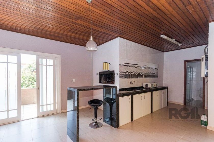 Casa Mista 266m² - 4 dormitórios, 1 suíte, 3 vagas no bairro Parque Santa Fé