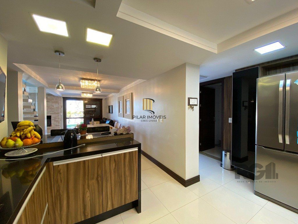 Casa 4 dormitórios no bairro Centenário