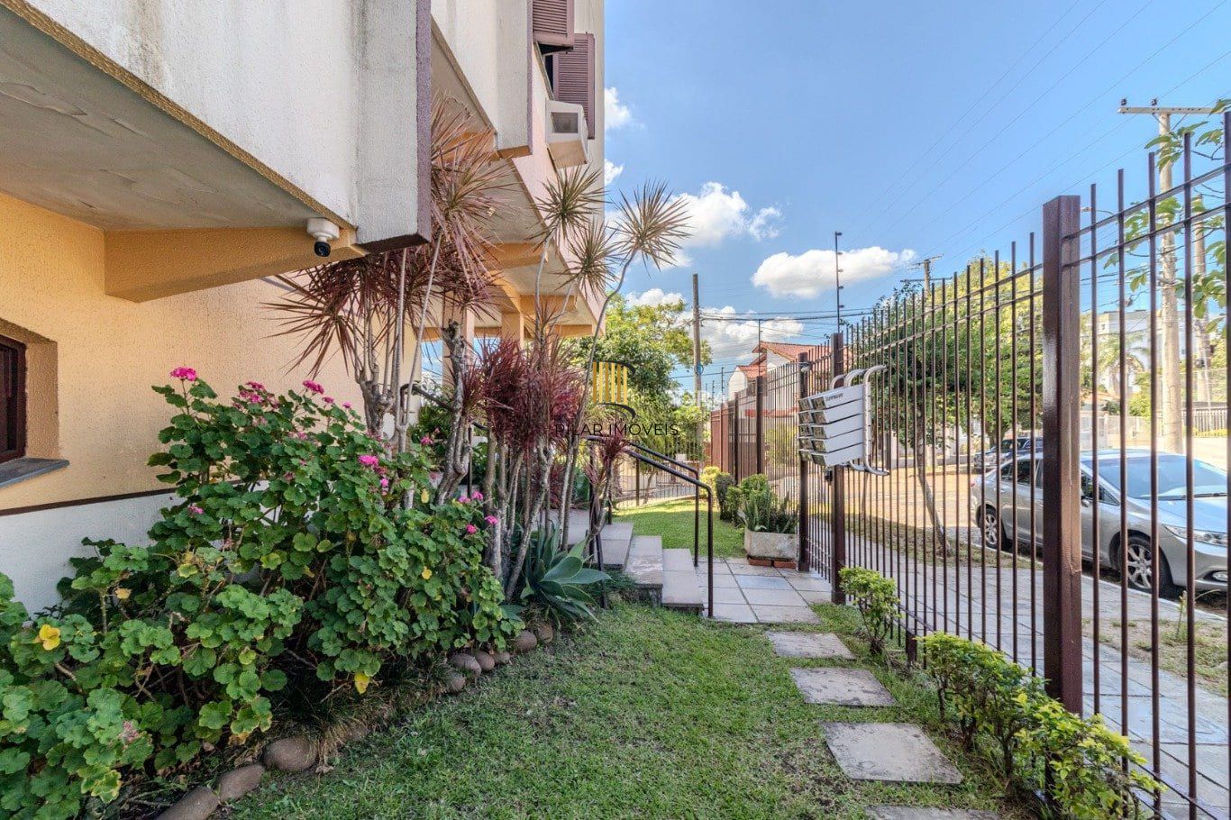 Apartamento de 2 dormitórios à venda em Vila Ipiranga, Porto Alegre.
