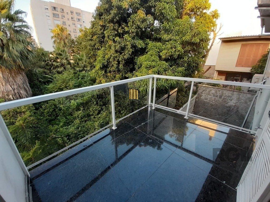 Excelente casa de 251m² com 4 dormitórios.