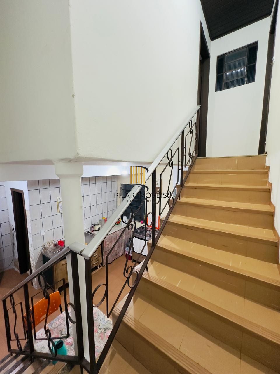 EXCELENTE OPORTUNIDADE DE NEGÓCIO, para Locar ou Morar com a Família. Terreno de 11,00 x 17,60 Com 01 sobrado de 3 dormitório... E outra em madeira 2 dormitórios.