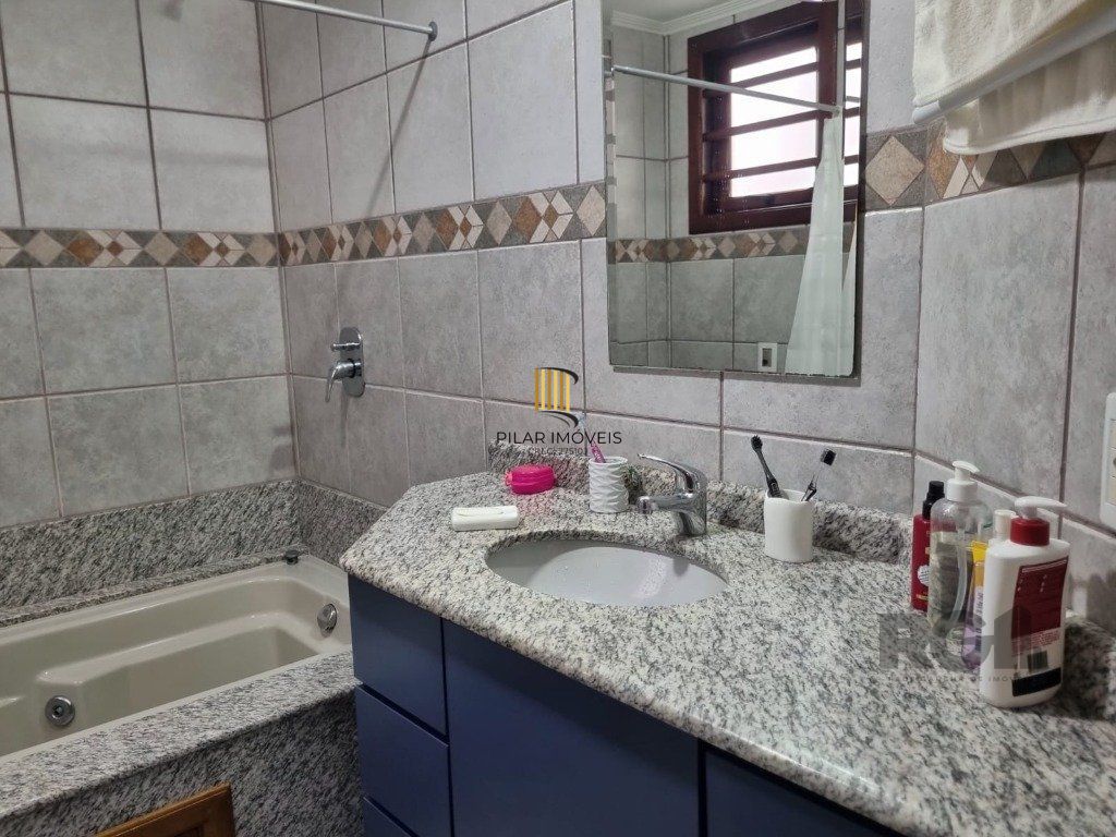 Casa 4 dormitórios no bairro Teresópolis
