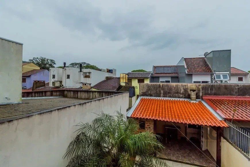 Casa 110m² - 3 dormitórios, 1 vaga no bairro Aberta dos Morros
