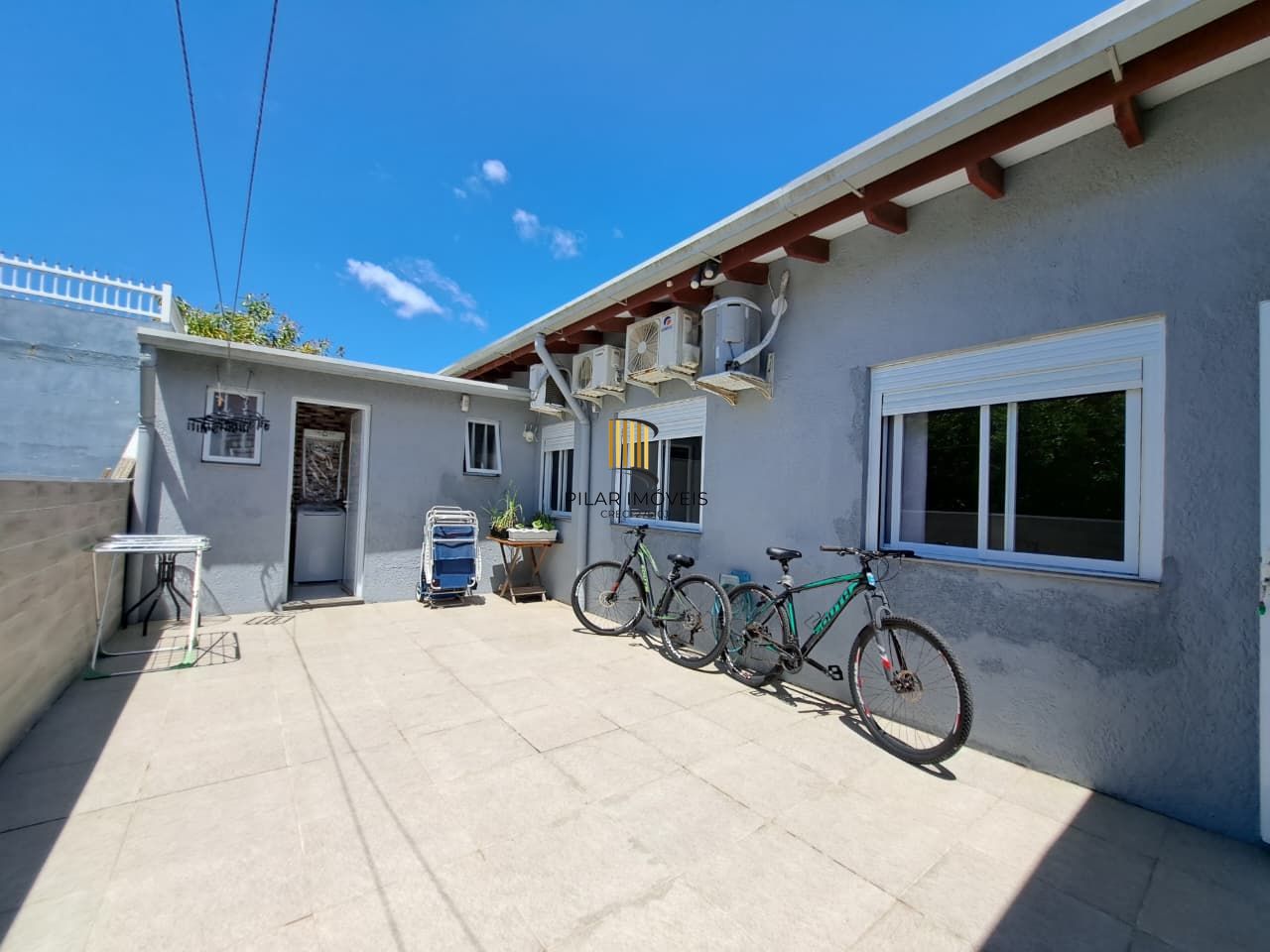 Casa com 04 dormitórios e piscina na praia de Imbé/ RS.