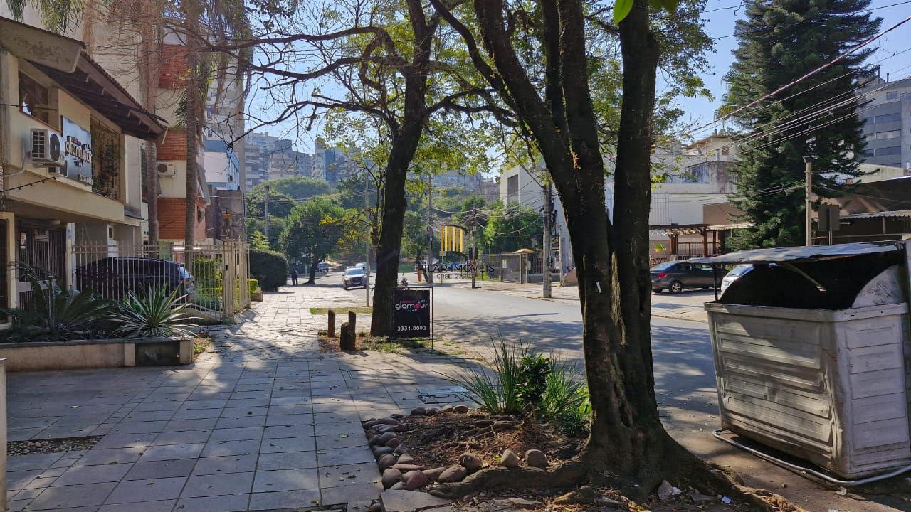 Apartamento com 2 dormitórios e garden na Rua Ijuí, pronto para reformar