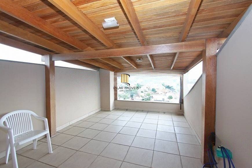 EXCELENTE CASA COM 4 DORMITÓRIOS, 6 VAGAS DE GARAGEM E VISTA PANORÂMICA.