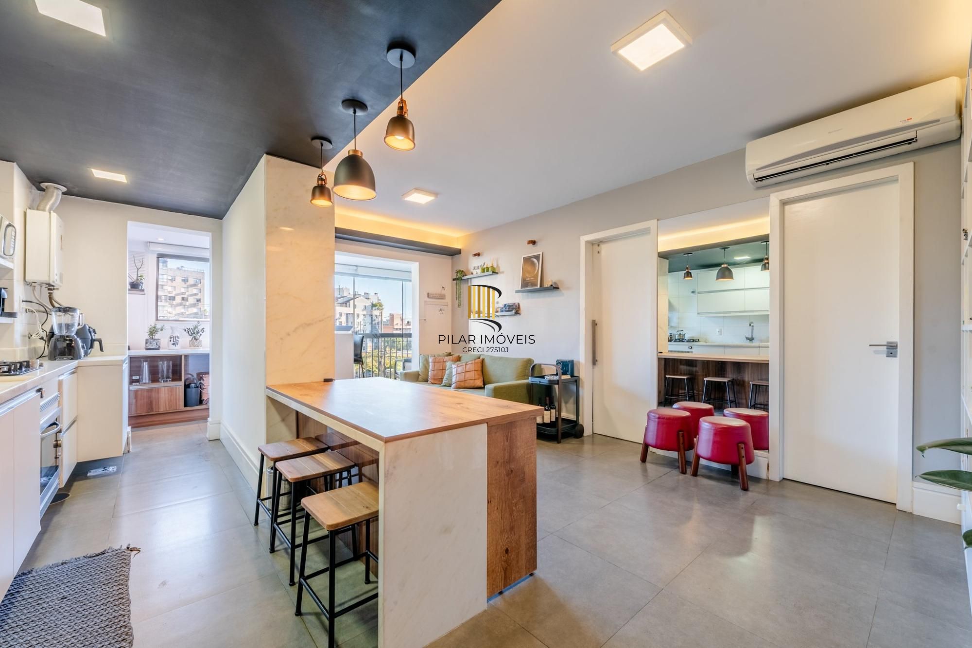 Apartamento de 1 dormitório á venda em Três Figueiras, Porto Alegre.