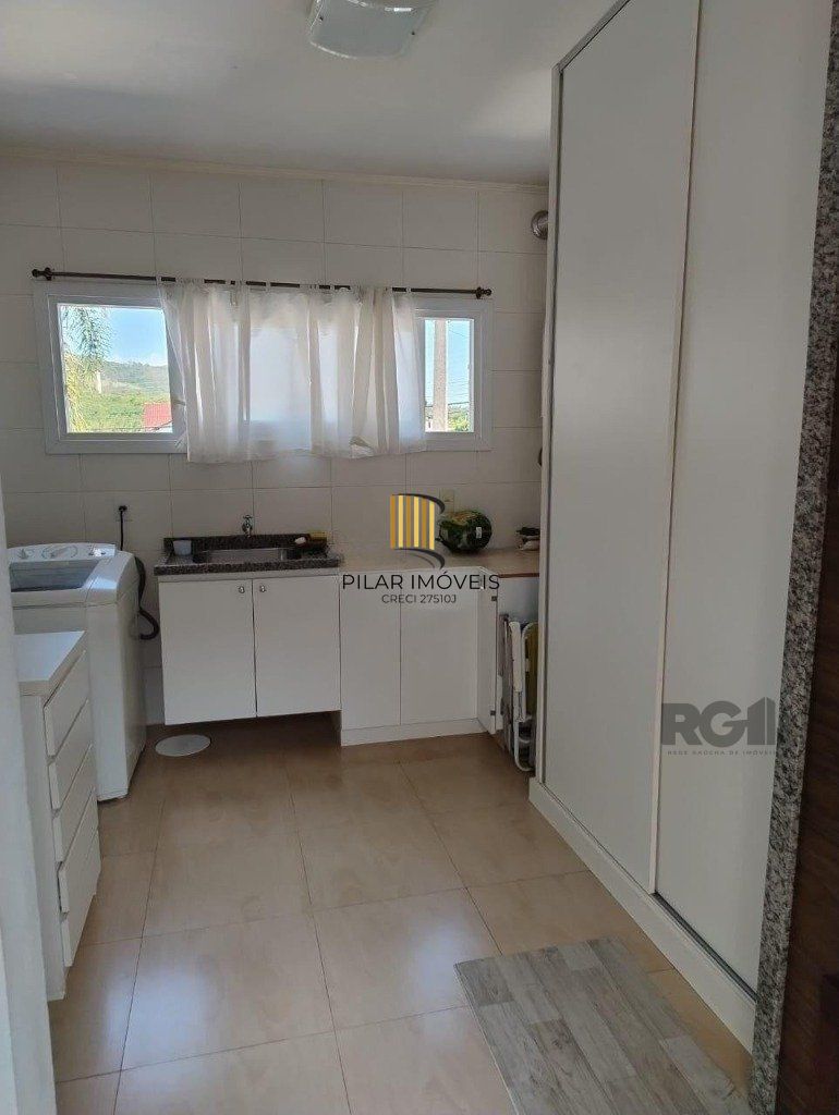 Casa de 3 dormitórios no bairro Mário Quintana