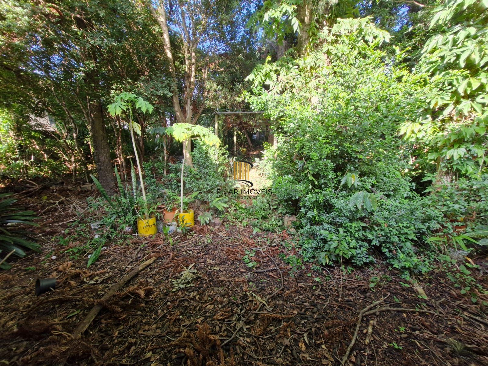 Terreno de esquina com 1.430m² no em Teresópolis.