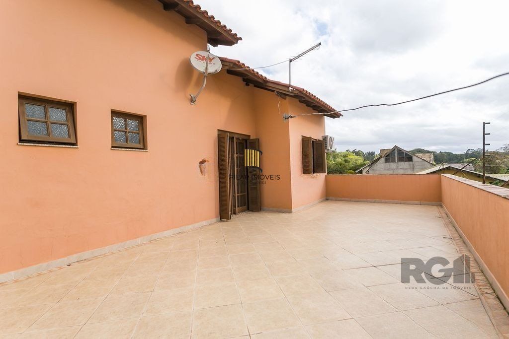 Casa de 3 dormitórios,  no bairro Campo Novo