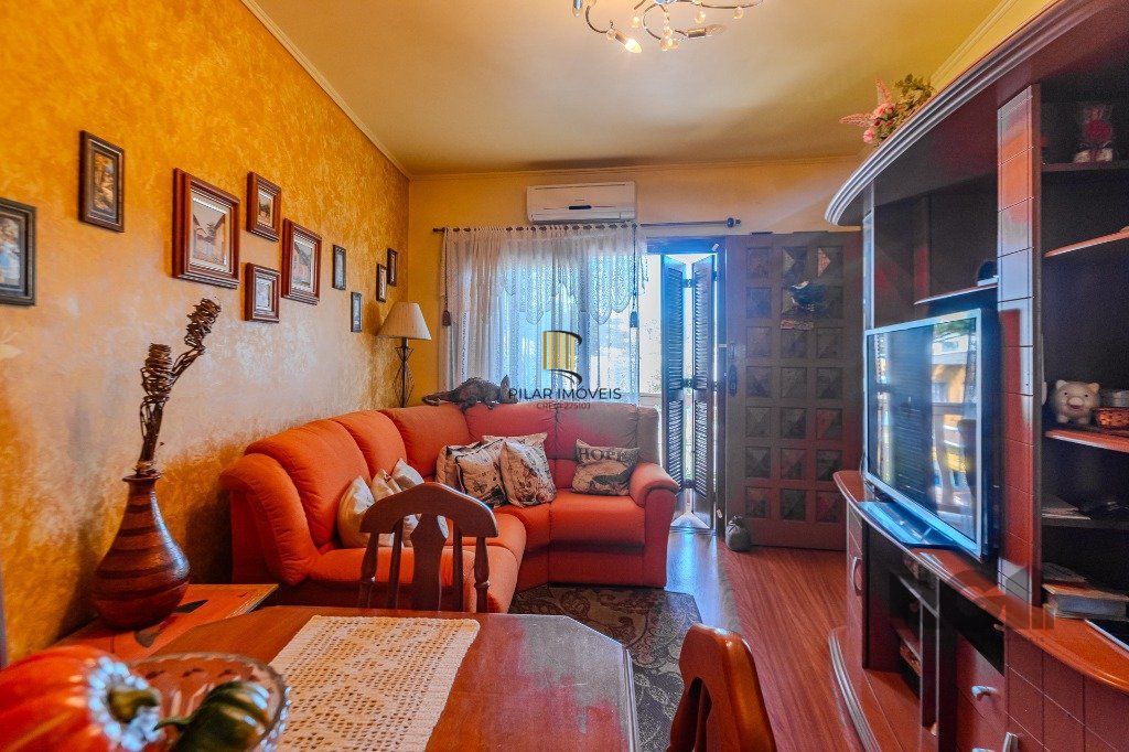 Prédio de 328m² - 4 dormitórios, 2 vagas no bairro Chácara das Pedras