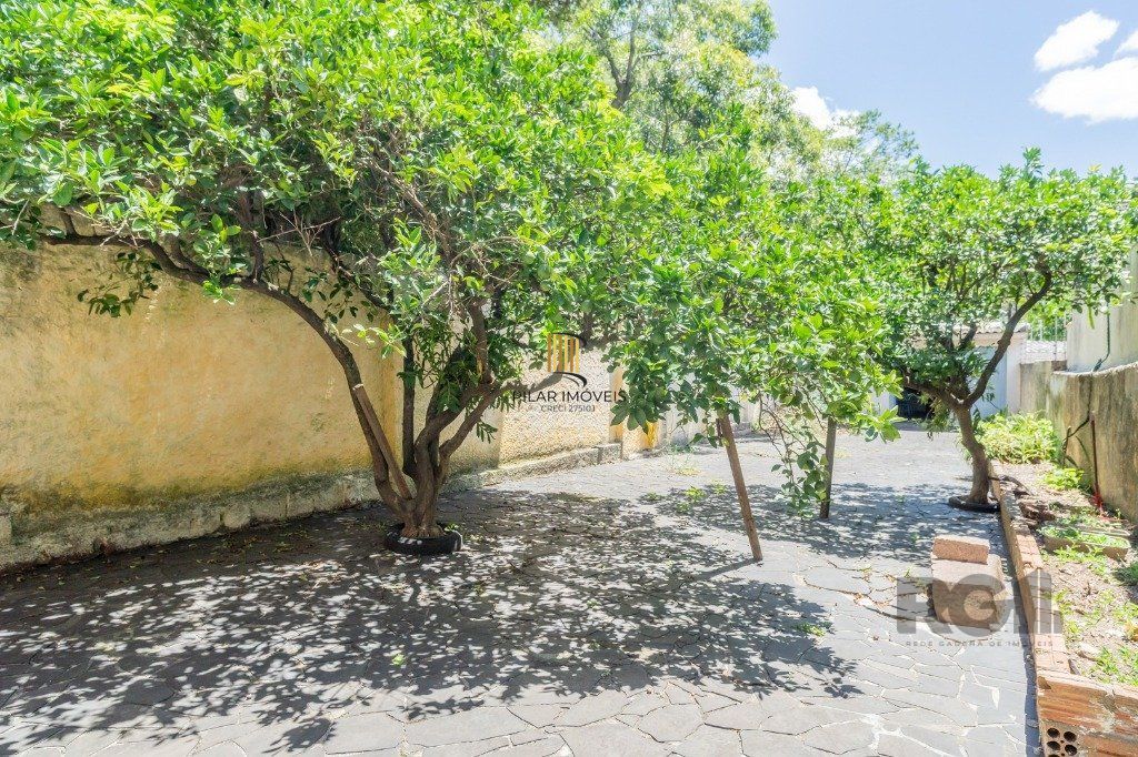 Casa com 4 dormitórios no bairro Gloria