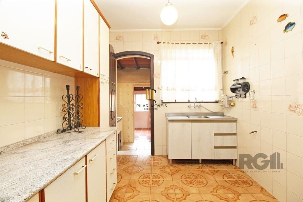 Excelente casa de 154m² com 3 dormitórios e 2 vagas.