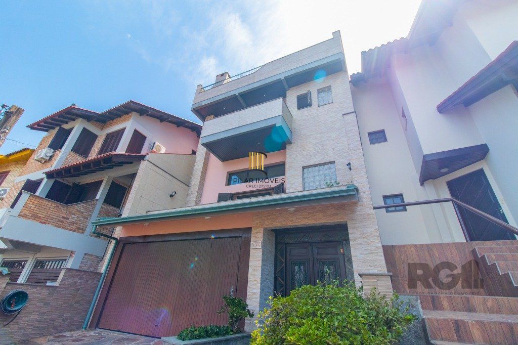 Linda casa de 04 dormitórios com vista livre no Bairro Teresópolis