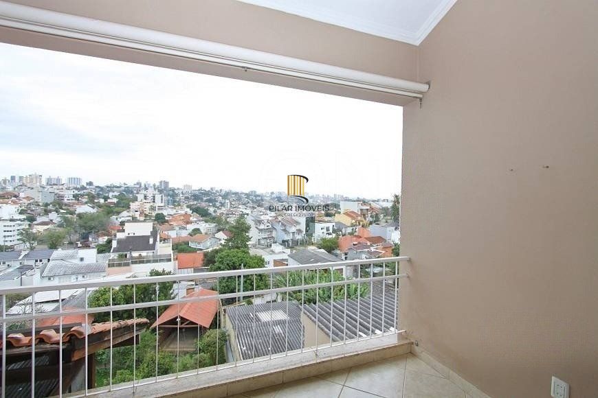 EXCELENTE CASA COM 4 DORMITÓRIOS, 6 VAGAS DE GARAGEM E VISTA PANORÂMICA.