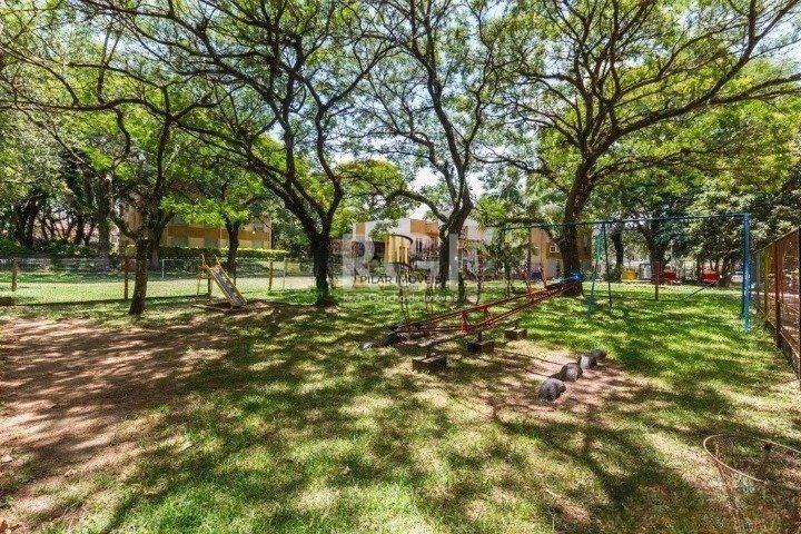 Apartamento de 03 dormitórios, sala, cozinha, banheiro. Condomínio  com salão de festas, pracinha, quadra de esportes, portaria 24h, salão de festas, churrasqueira e garagem rotativa