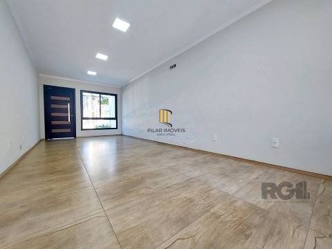 Excelente casa de 85m² com 2 dormitórios, piscina e 6 vagas.