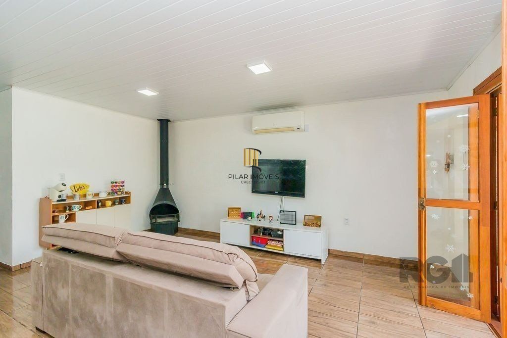 Casa de 2 dormitórios com 98m² no Bairro Lomba do Pinheiro