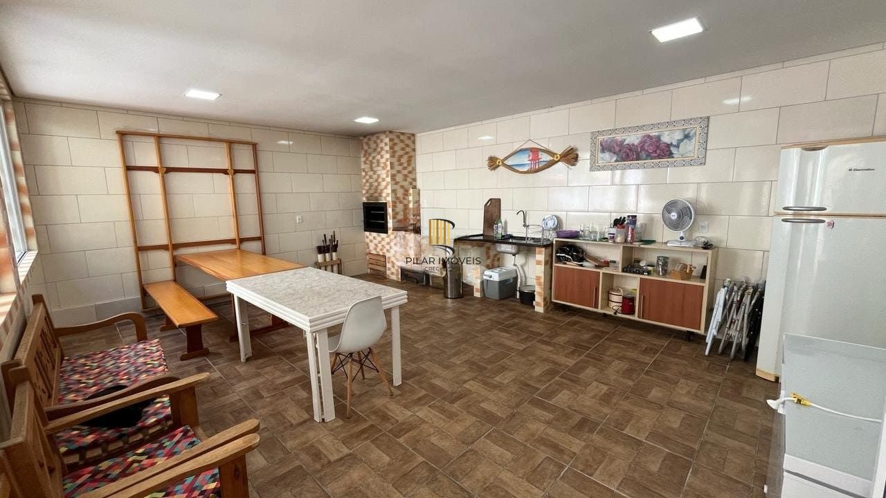 Casa de 4 dormitórios no bairro Santo Antônio, Porto Alegre