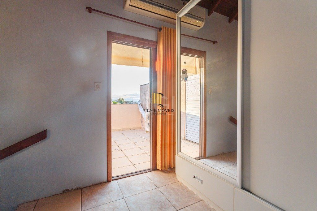Casa 160m² - 3 dormitórios, 1 suíte, churrasqueira, terraço e 2 vagas de garagem no Guarujá