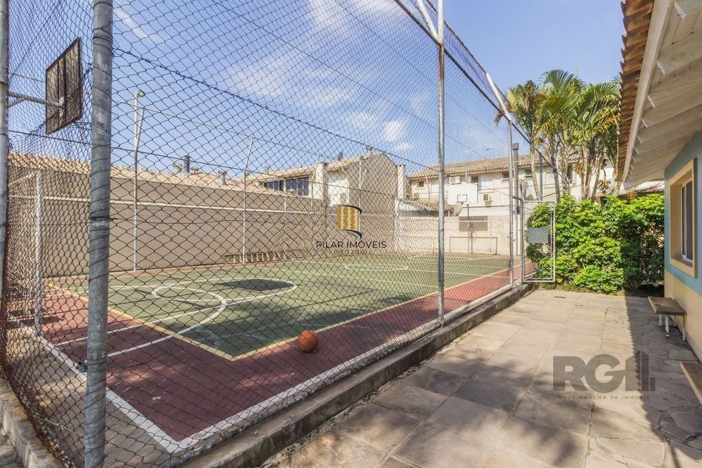 Casa em condomínio fechado - 70m², 2 dormitórios, 1 vaga de garagem no bairro Humaitá