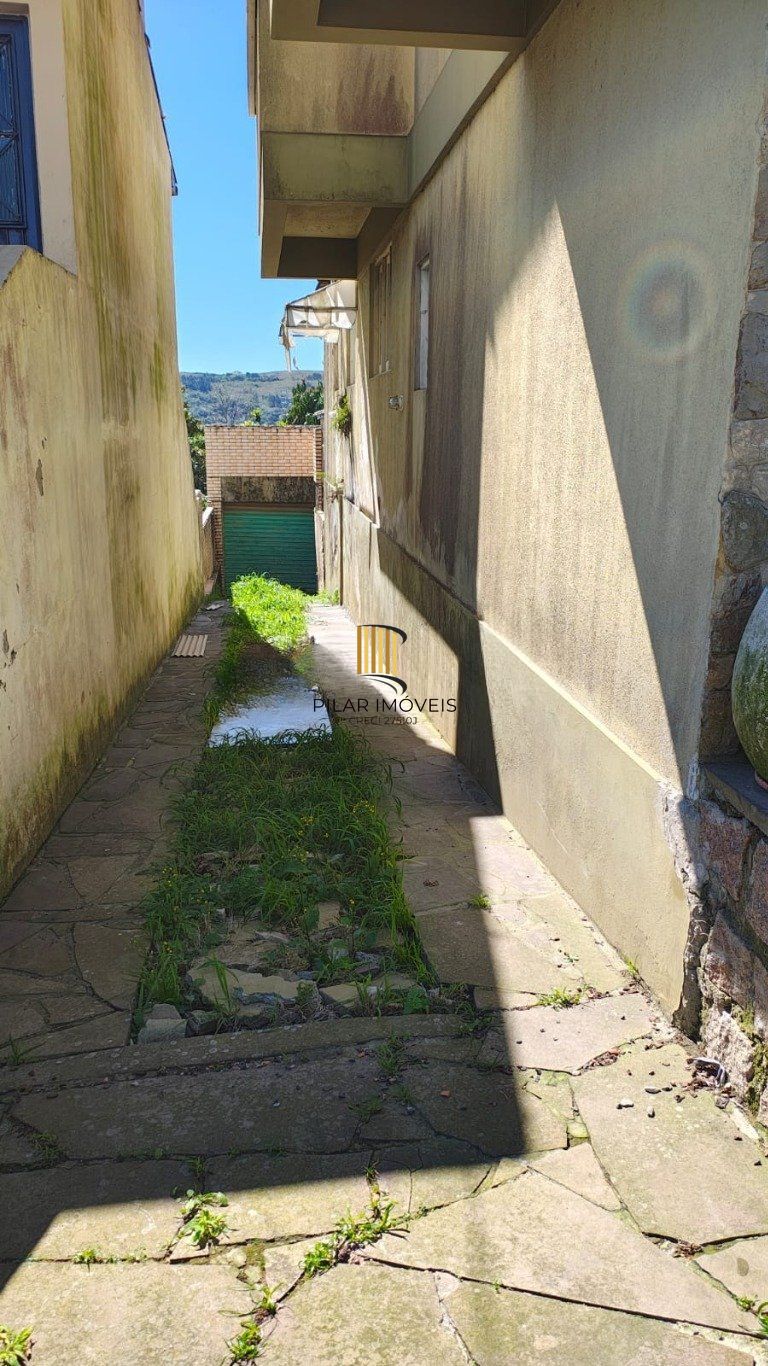 Casa de 3 dormitórios no bairro à venda em Vila Nova, Porto Alegre