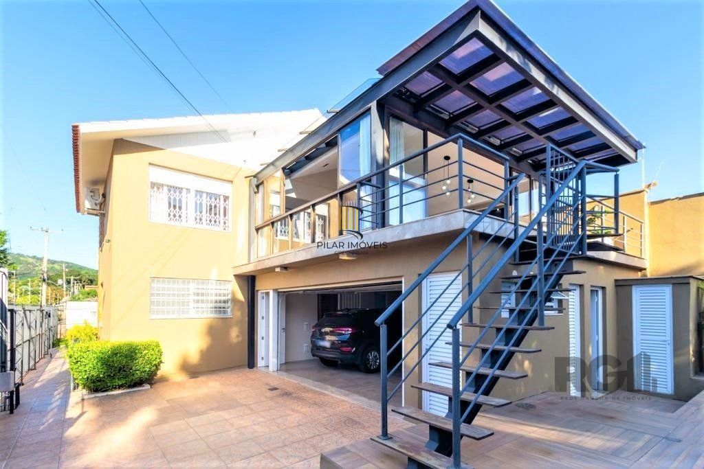 Casa de 380m², bairro Guarujá