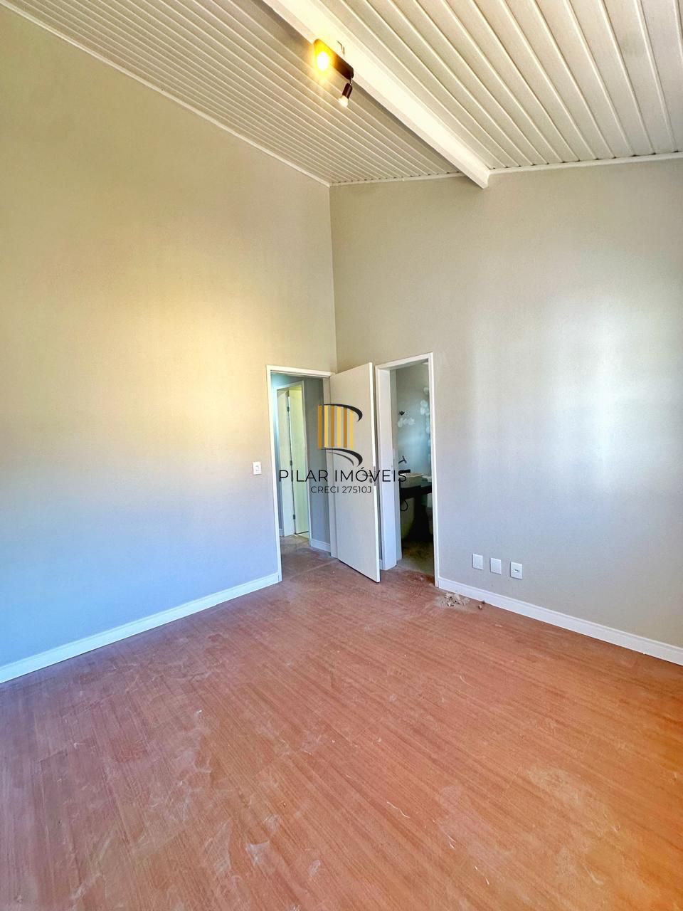 Casa 3 dormitórios no bairro Hípica