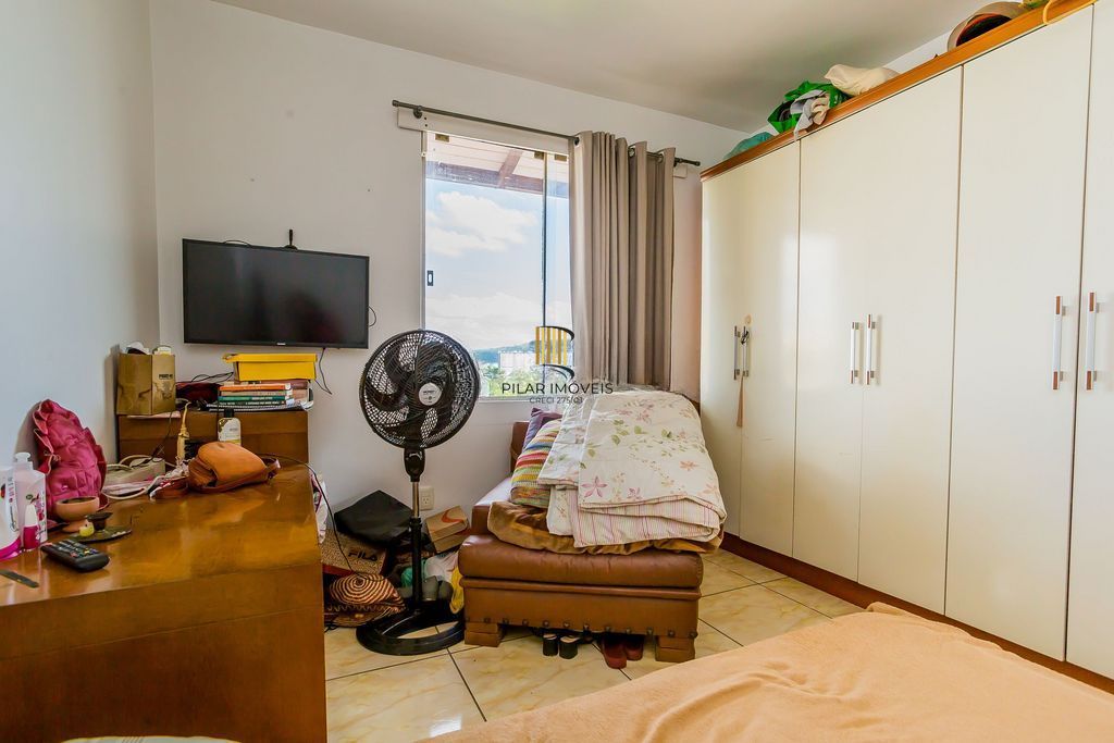 Casa de 6 dormitórios à venda No Bairro Jardim do Salso - Porto Alegre