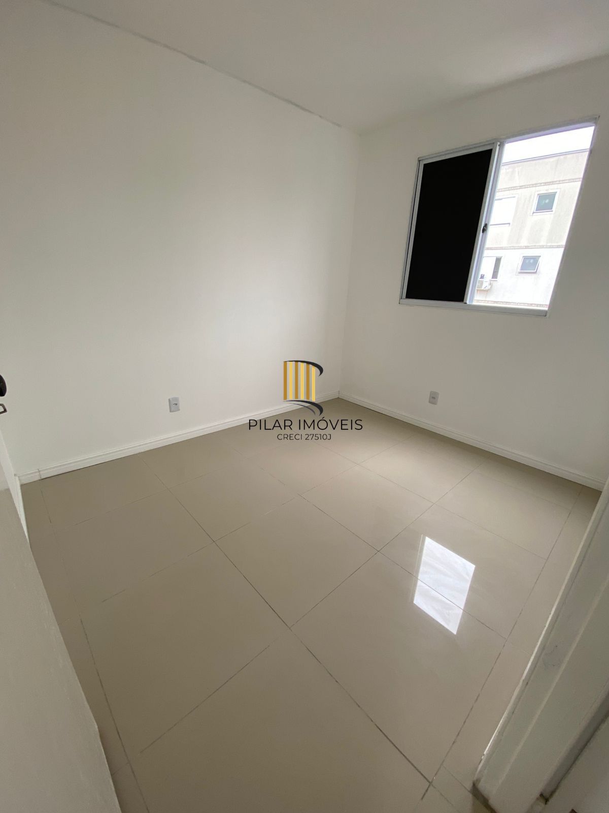 Apartamento de 2 dormitorios á venda no Bairro Vila Nova.
