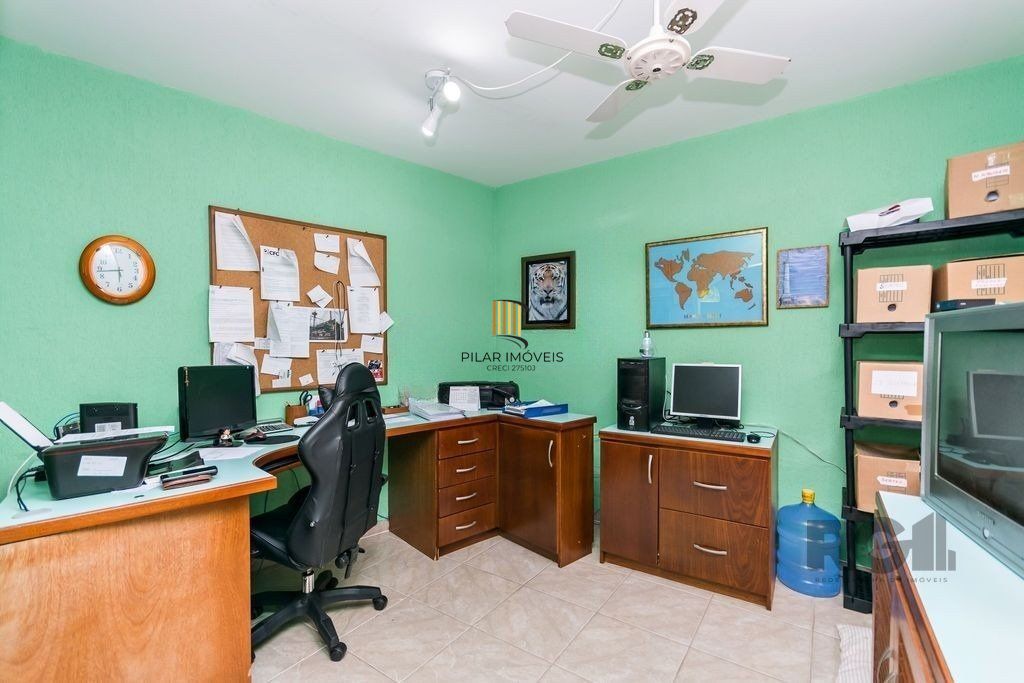 Casa 381m² - 5 dormitórios, 1 suíte, piscina e 6 vagas no bairro São Sebastião