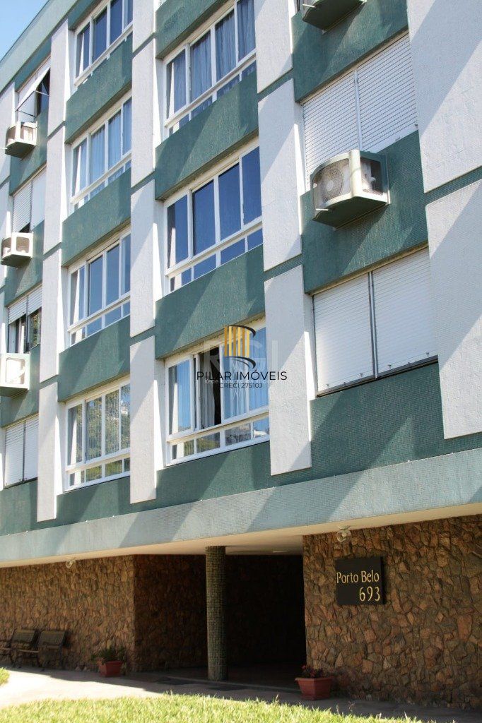 Apartamento com 03 dormitórios, churrasqueira e vaga de garagem no Menino Deus