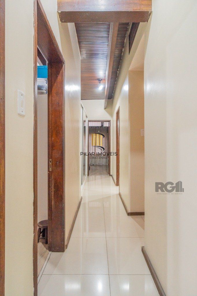Casa 4 dormitórios no bairro Nonoai
